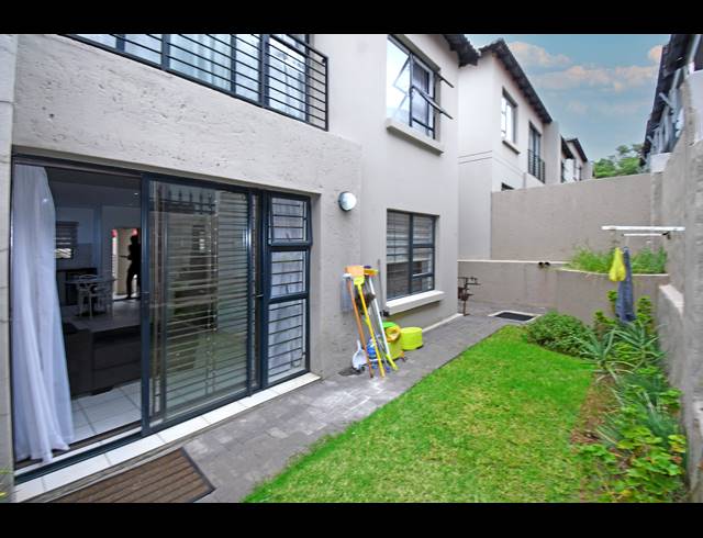 2 BEDROOM TOWNHOUSE FOR SALE IN FERNDALE